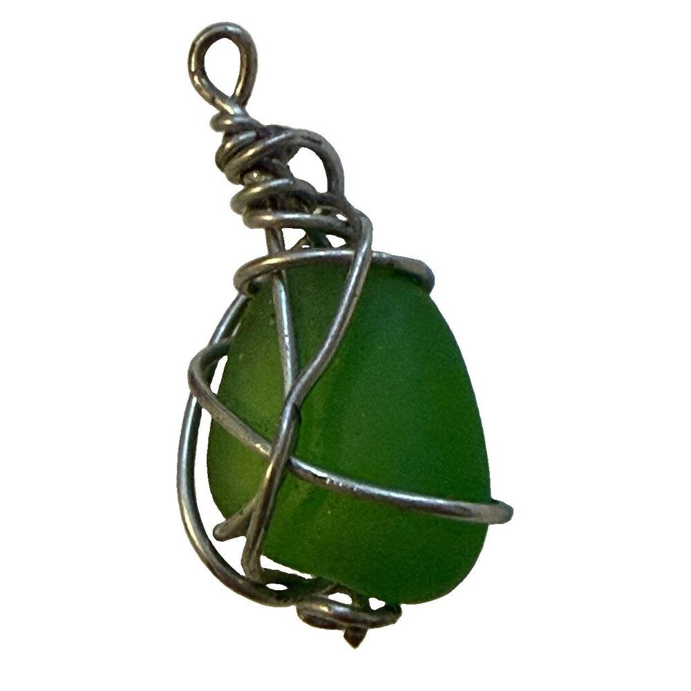 Vintage Kelly Green Sea Glass Wire Wrapped Pendant Silver Tone Necklace Charm - Picture 2 of 4